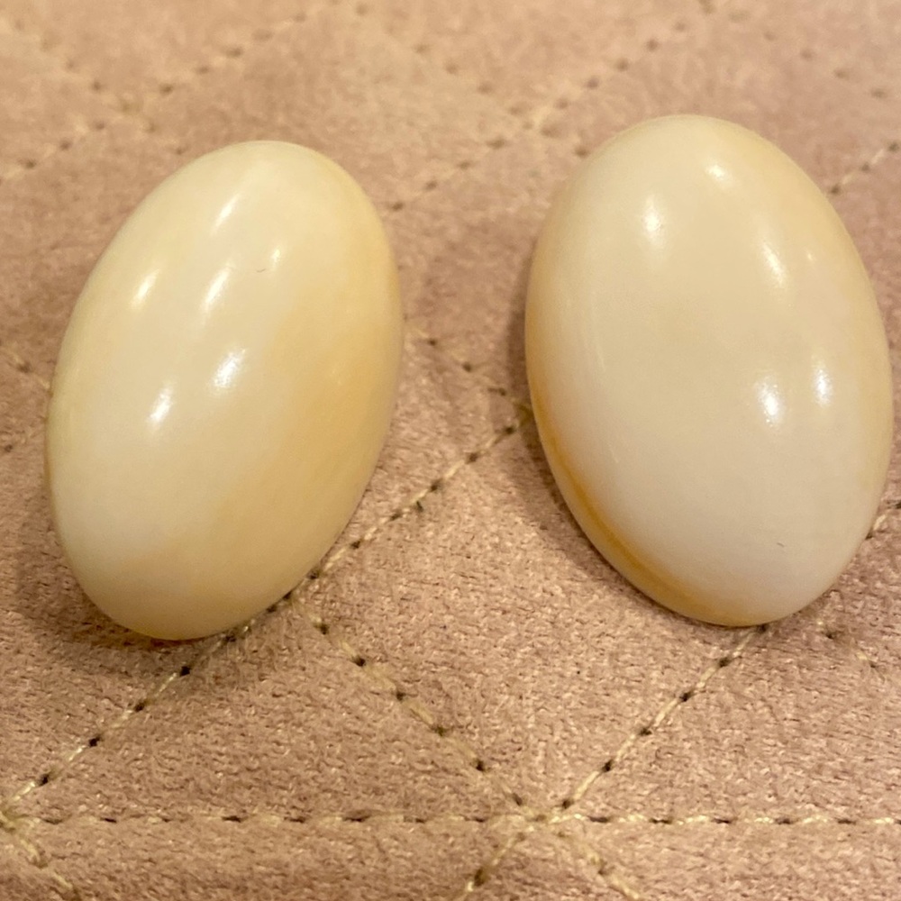 Vintage Oval Bone Stud Earrings